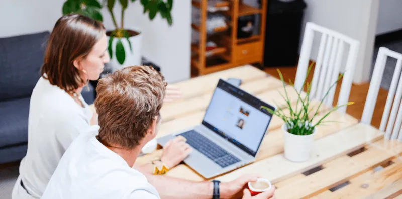 Besprechung am Computer