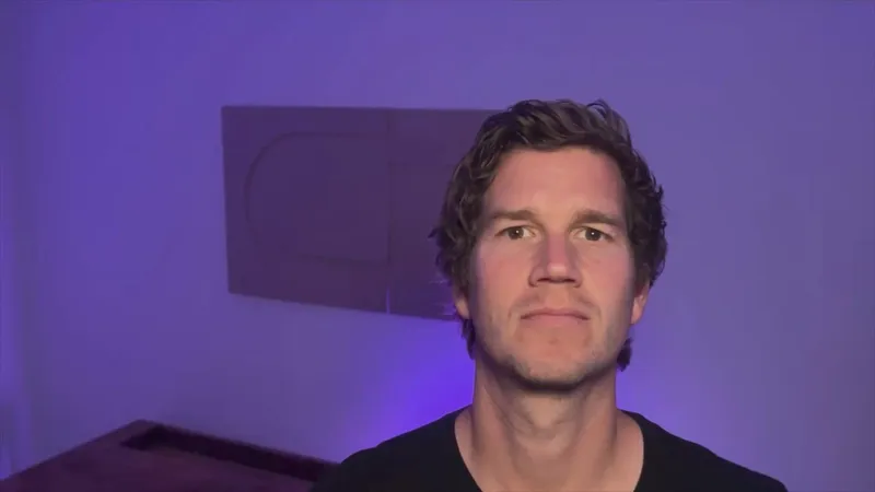 Axel erklärt, was Kontaktmanagement bedeutet und warum du eine CRM-Software dafür nutzen solltest.