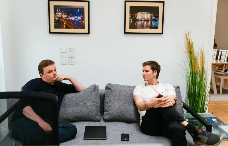 Axel und Christian rätseln über Kundendaten.