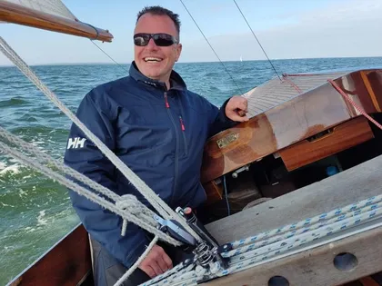 Hanse Vertriebs Experte Tom Hausch beim aktiven Produkt-Test.