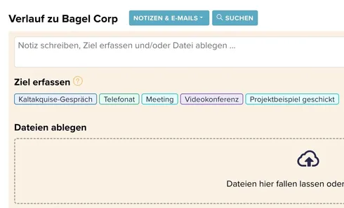 Screenshot einer Notiz in CentralStationCRM, mit der Möglichkeit, Ziele zur fiktiven Firma Bagel Corp hinzuzufügen.