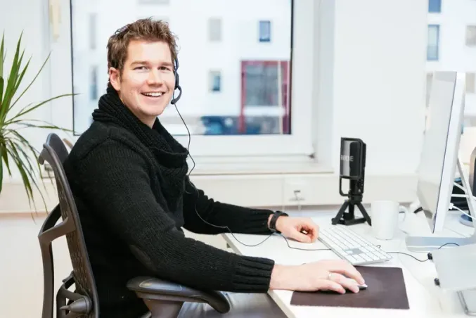 Axel von Leitner macht ein Webinar
